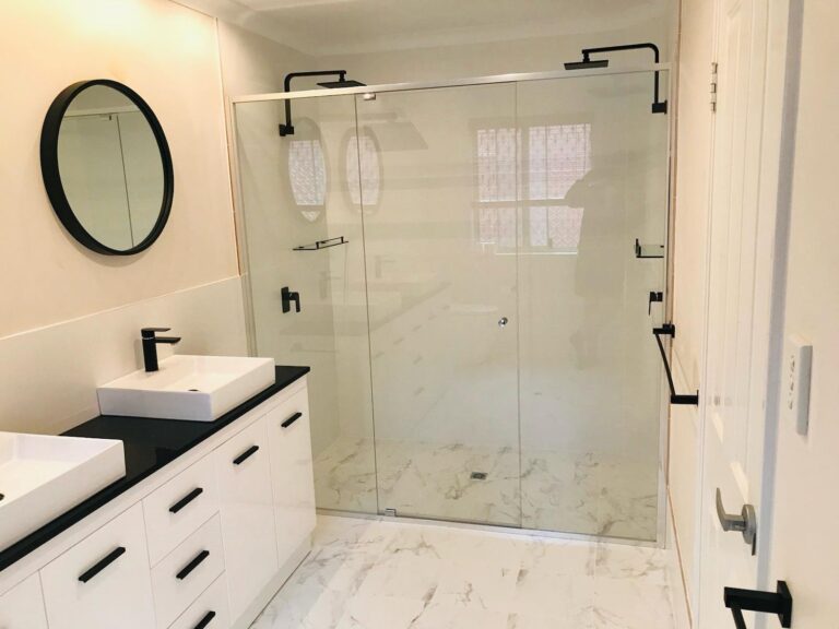 Semi-Frameless shower screen